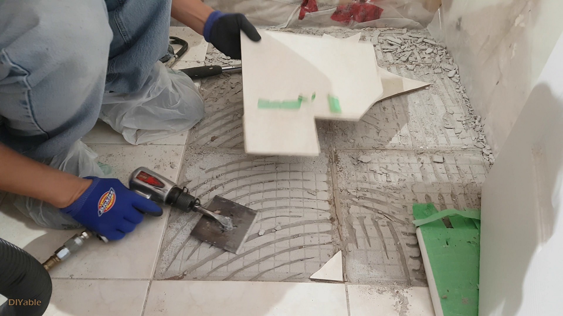 How to remove ceramic tiles and thinset using a DIY homemade tool