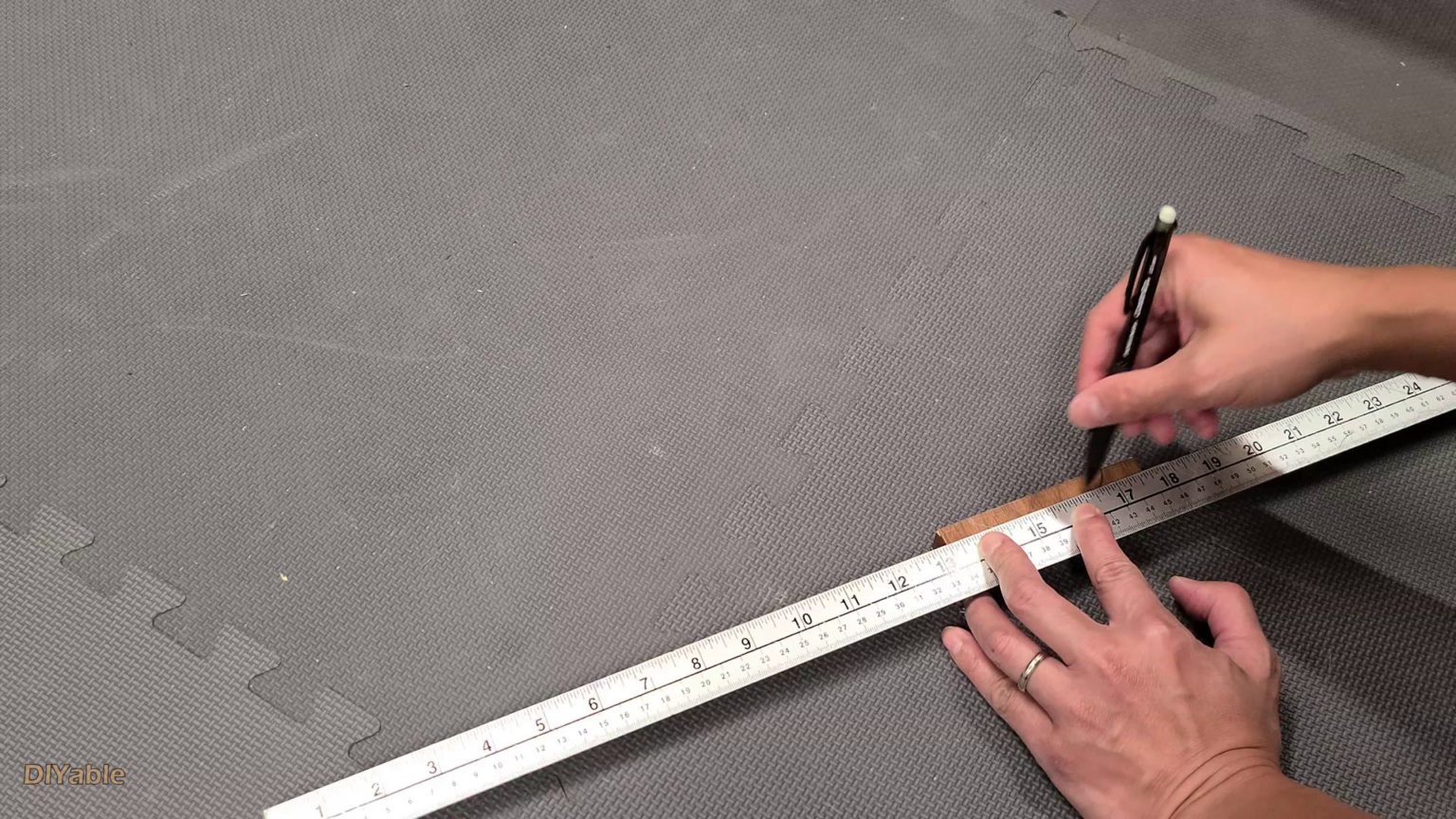 How to fix Samsung Z Flip 4 wireless charging issue on Tesla